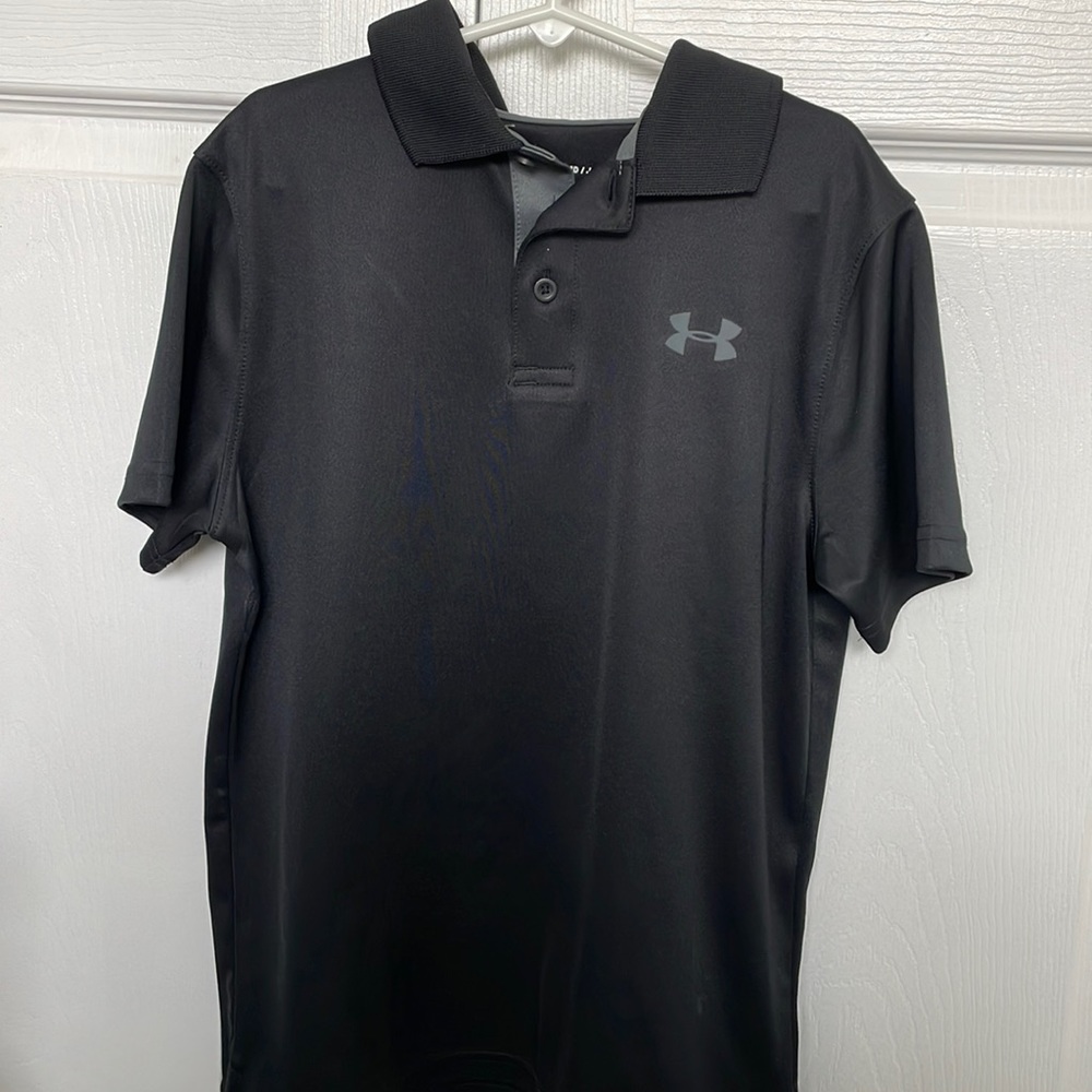 Like New Under Armour Heat Gear polo in black